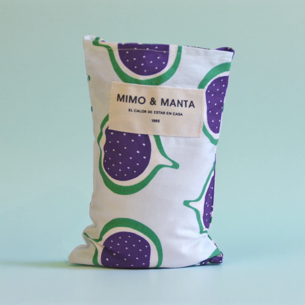 Saquito termico de semillas remedio natural contra el dolor. Diseño de higos en algodón 100%